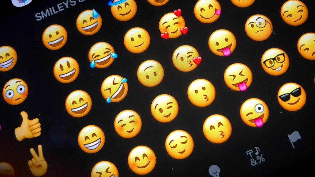 Η Adobe έκανε μια αναφορά trend για την χρήση των emoji