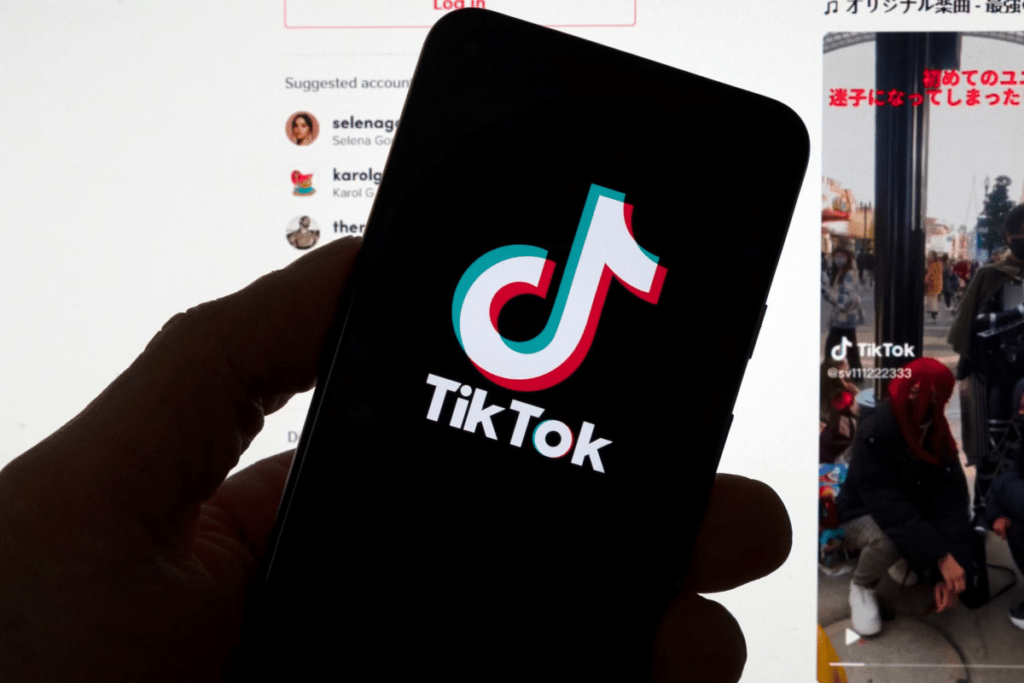 Στο TikTok, η ασφάλεια αμφισβητείται με τα αιφνίδια αιτήματα κωδικού πρόσβασης και τις προκλήσεις του 'Restricted Mode'.